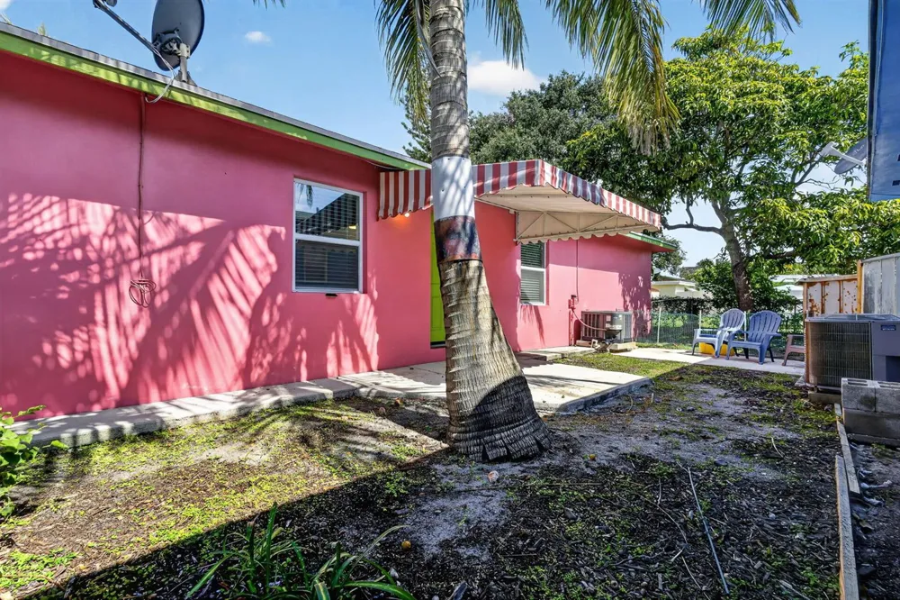 201 Palm Street #203 Lantana, FL 33462