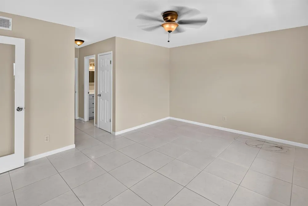 231 E Lantana Road #204 Lantana, FL 33462
