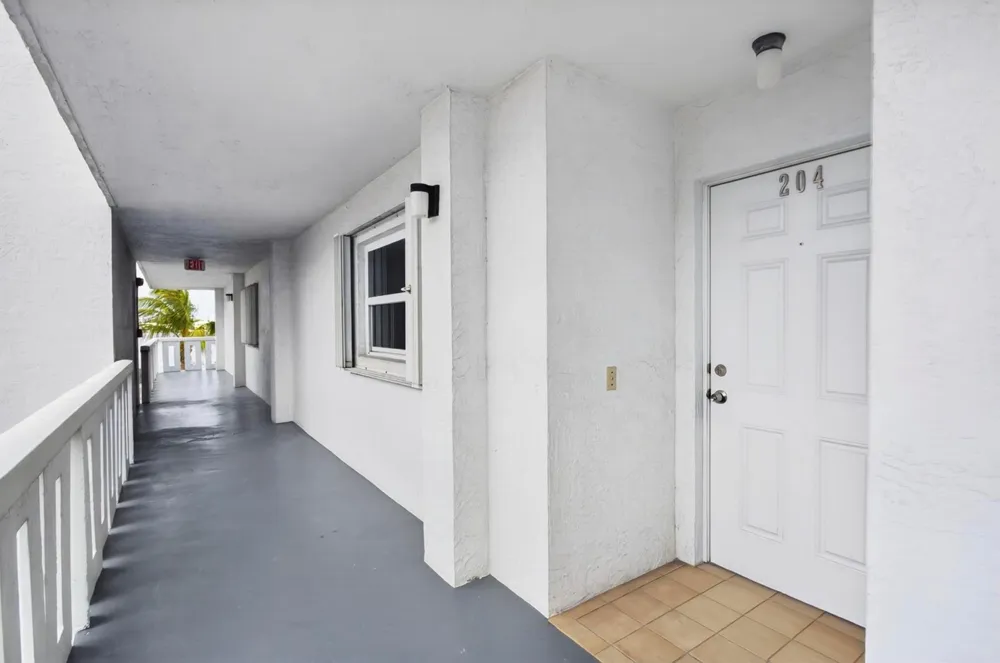 231 E Lantana Road #204 Lantana, FL 33462