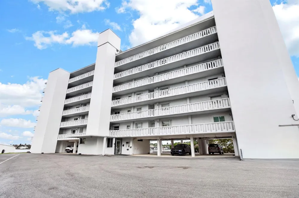 231 E Lantana Road #204 Lantana, FL 33462
