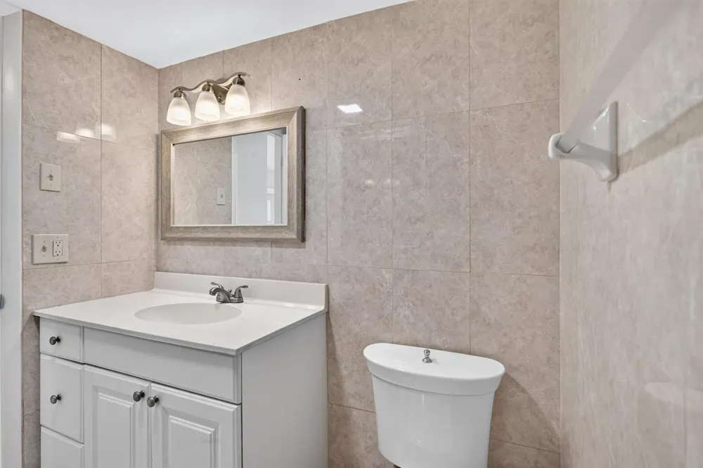 231 E Lantana Road #204 Lantana, FL 33462