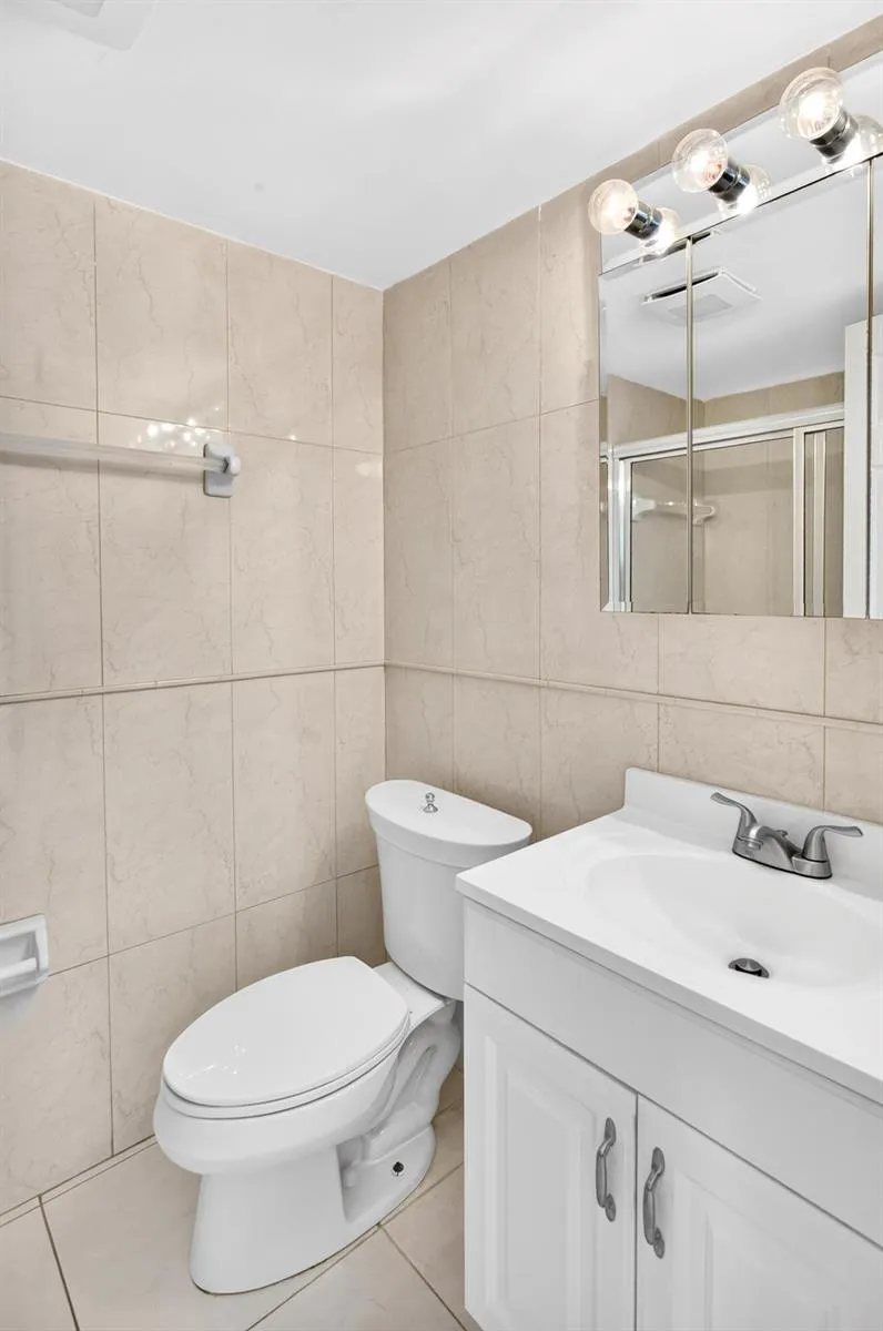 231 E Lantana Road #204 Lantana, FL 33462