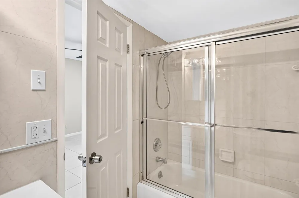 231 E Lantana Road #204 Lantana, FL 33462