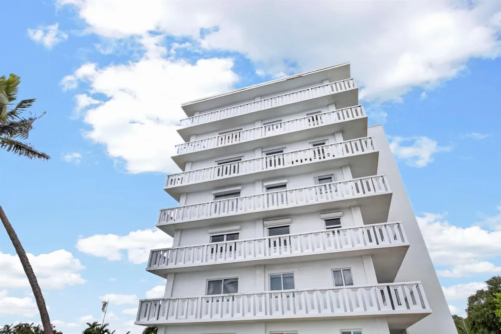 231 E Lantana Road #204 Lantana, FL 33462