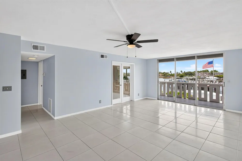 231 E Lantana Road #204 Lantana, FL 33462
