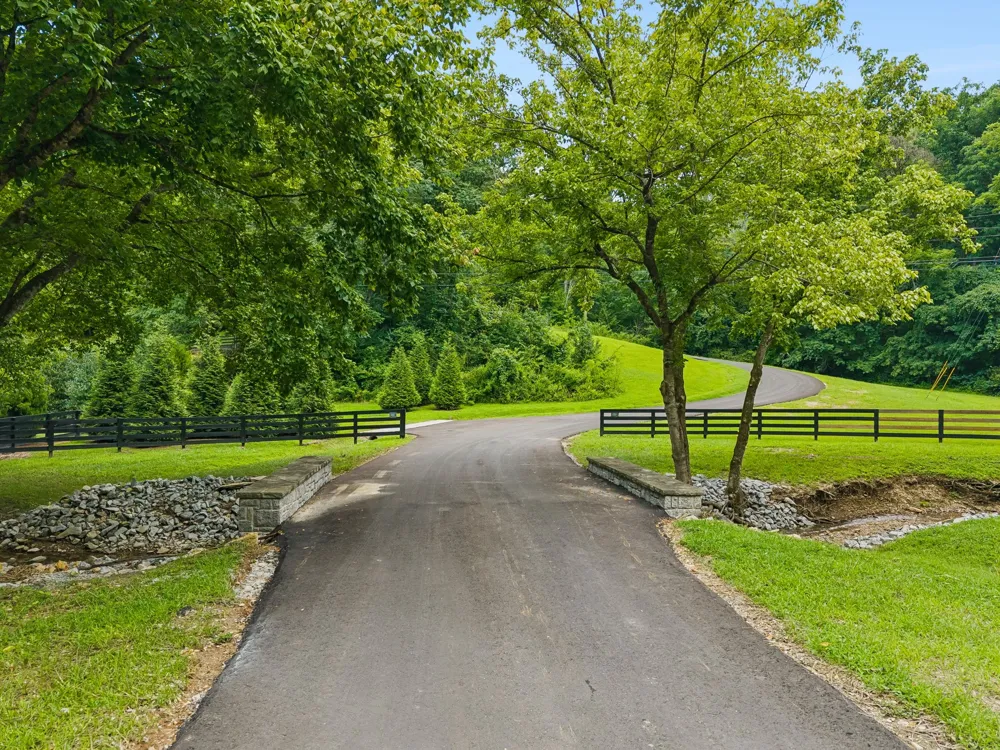 6017 Russell Ridge Ln Franklin, TN 37064