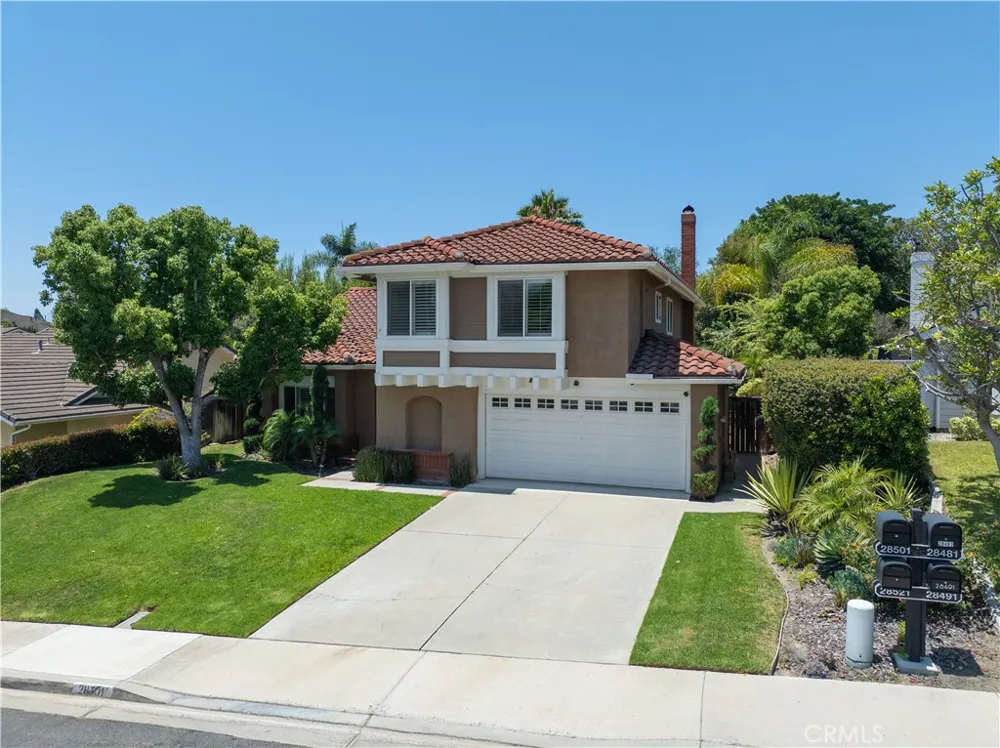 28501 El Sur Laguna Niguel, CA 92677