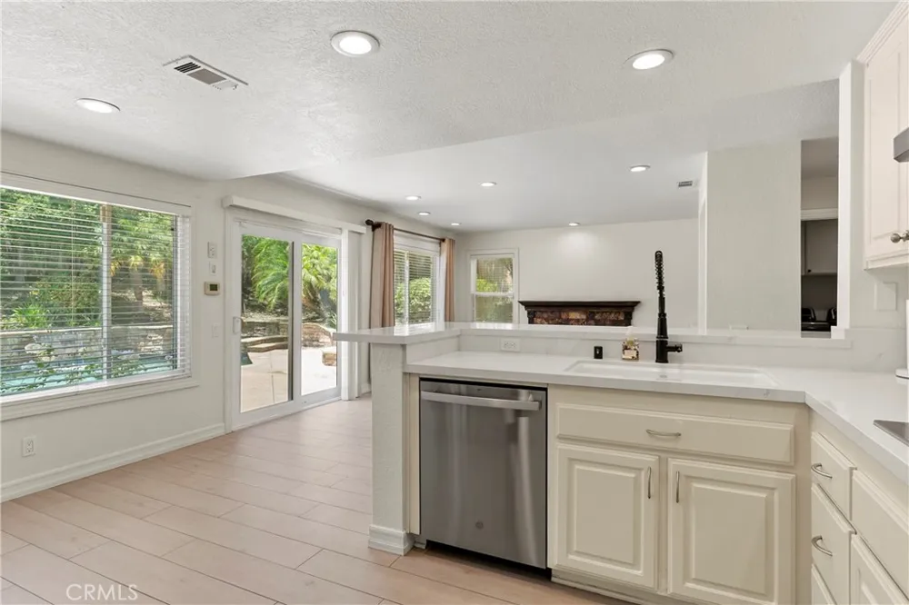 28501 El Sur Laguna Niguel, CA 92677