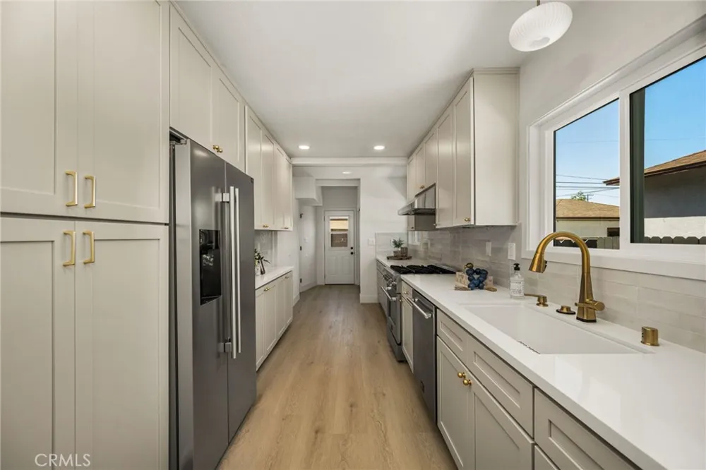 6008 Village Lakewood, CA 90713