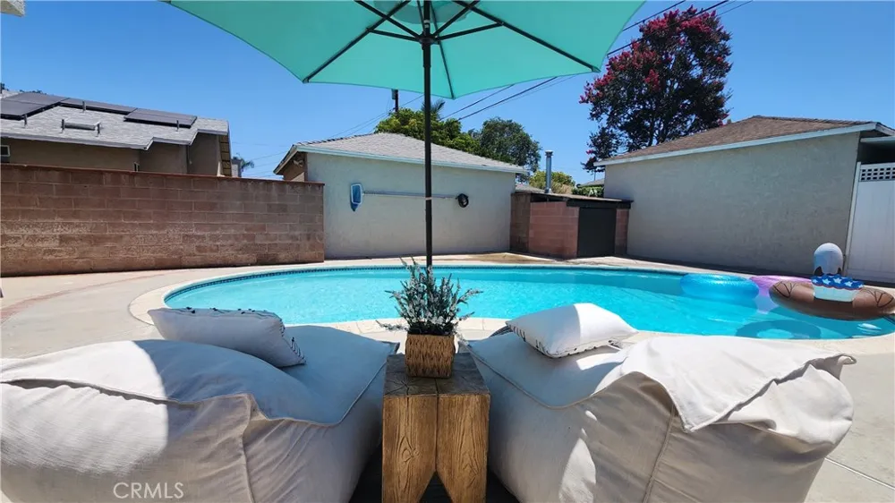 6008 Village Lakewood, CA 90713