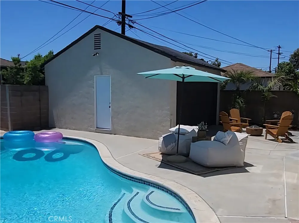 6008 Village Lakewood, CA 90713