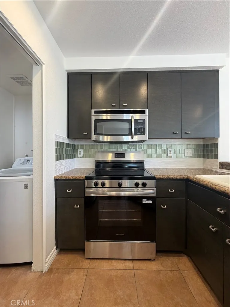 97 Fallingstar #56 Irvine, CA 92614