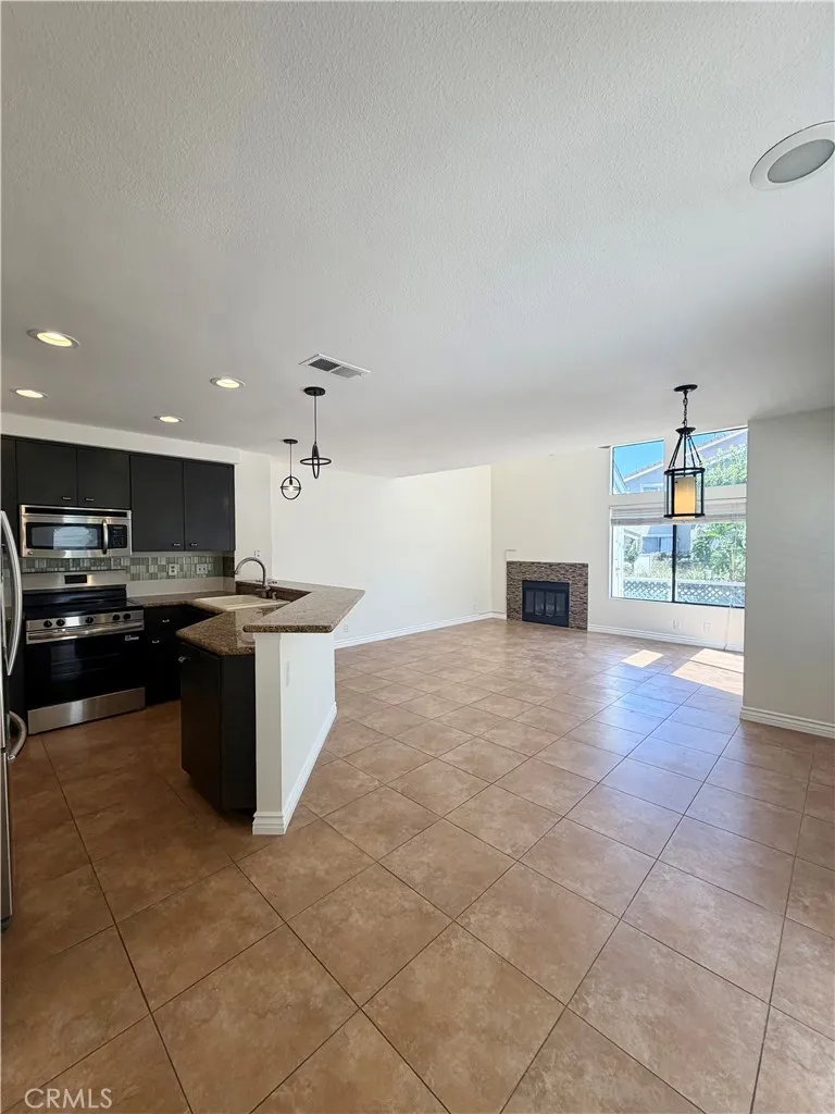 97 Fallingstar #56 Irvine, CA 92614