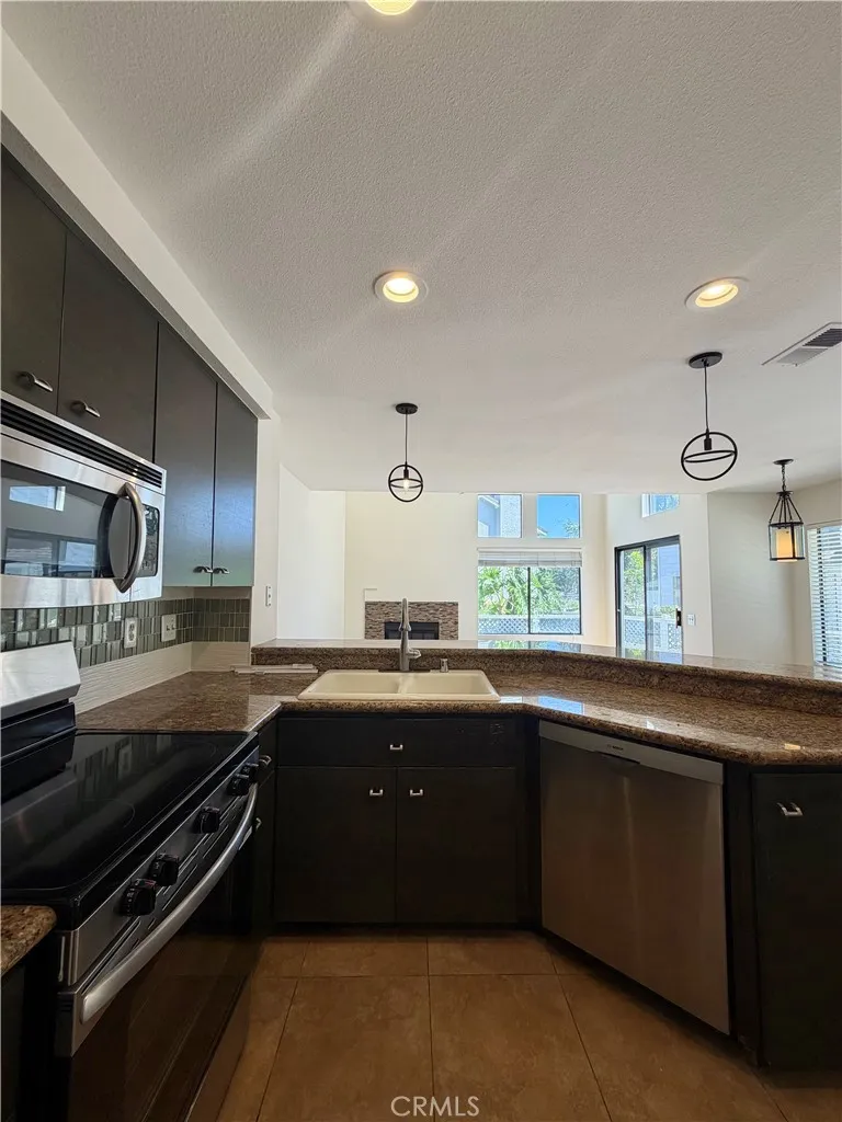 97 Fallingstar #56 Irvine, CA 92614
