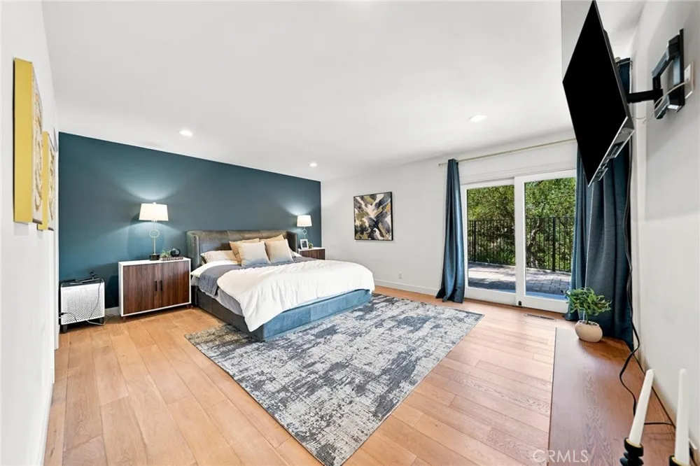 3608 Hampstead Road La Canada Flintridge, CA 91011