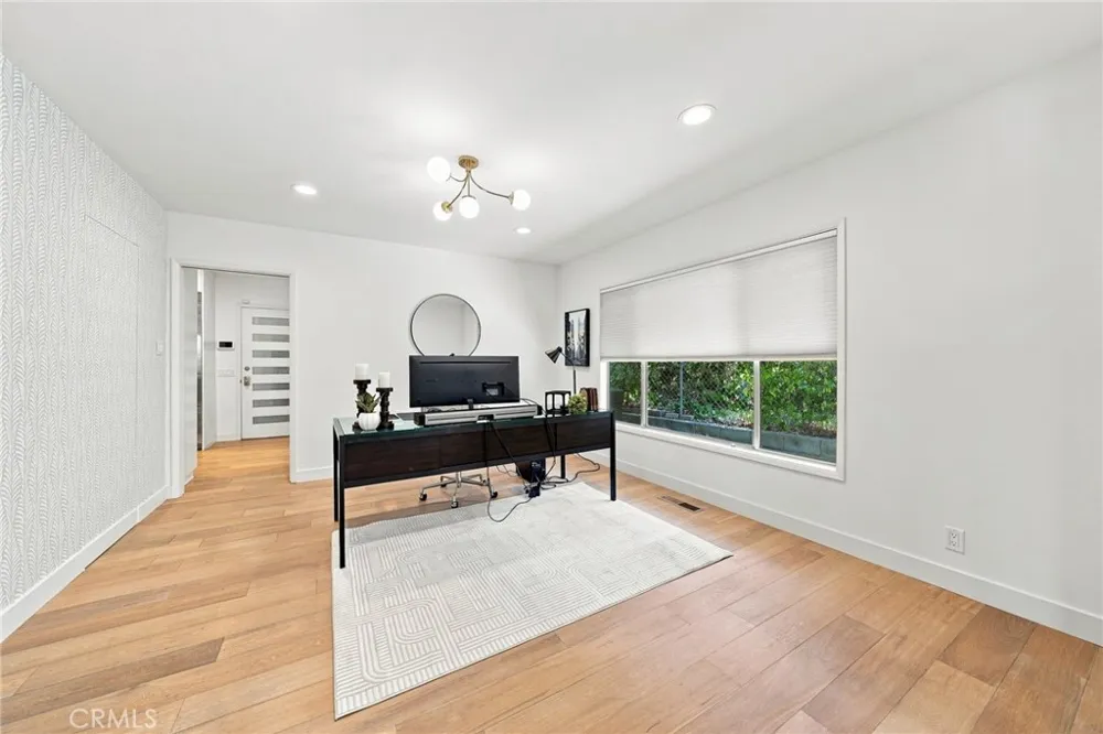 3608 Hampstead Road La Canada Flintridge, CA 91011