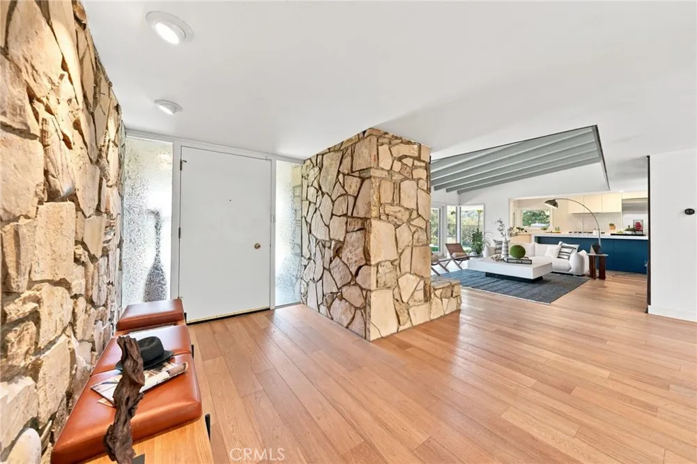 3608 Hampstead Road La Canada Flintridge, CA 91011