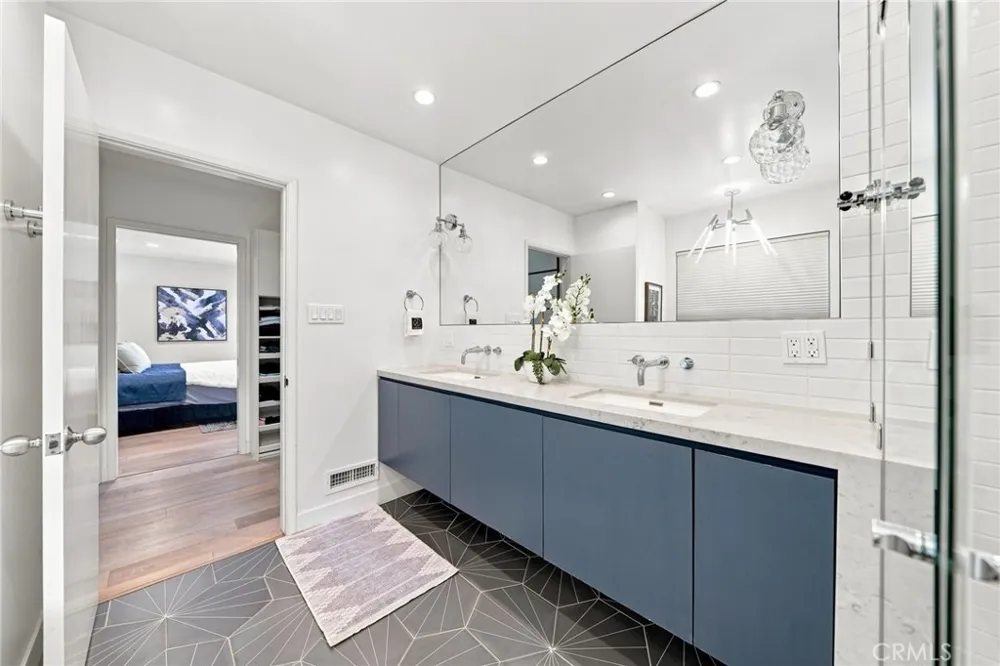 3608 Hampstead Road La Canada Flintridge, CA 91011