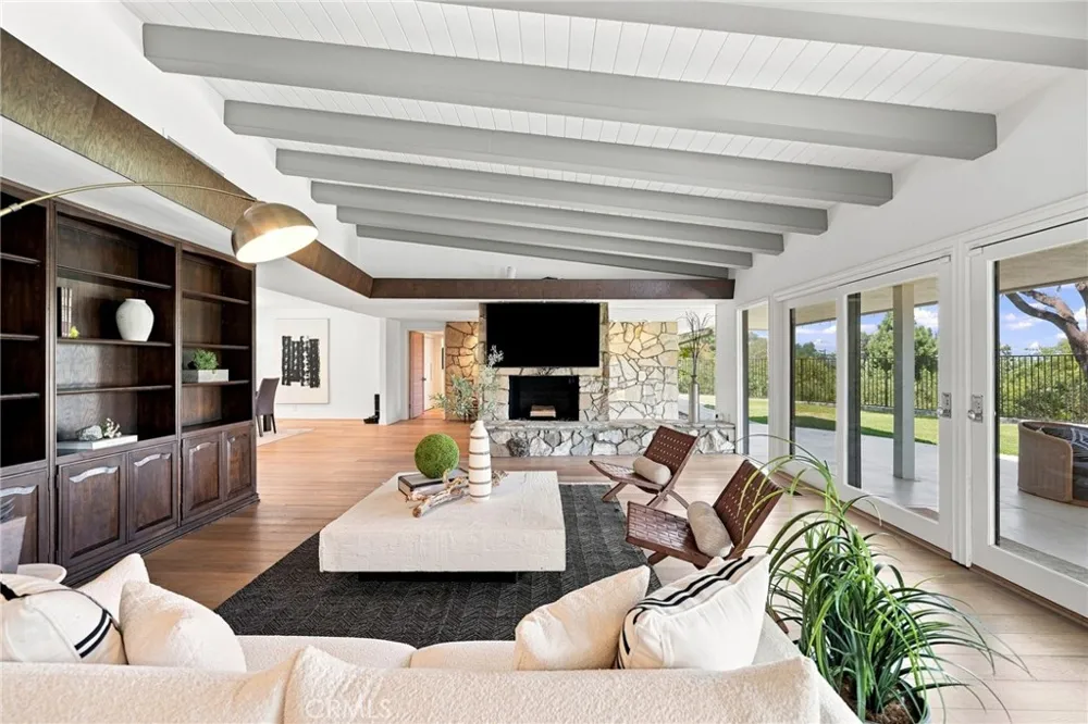 3608 Hampstead Road La Canada Flintridge, CA 91011