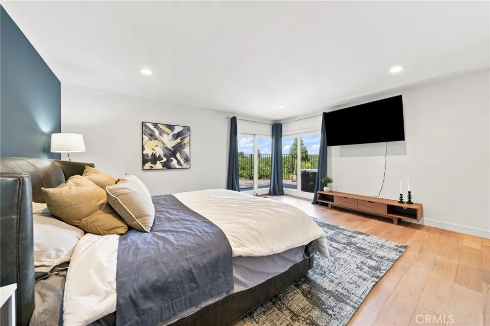 3608 Hampstead Road La Canada Flintridge, CA 91011