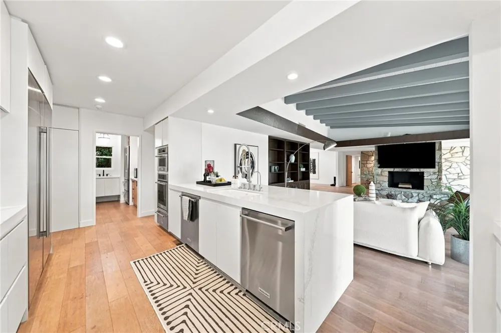 3608 Hampstead Road La Canada Flintridge, CA 91011