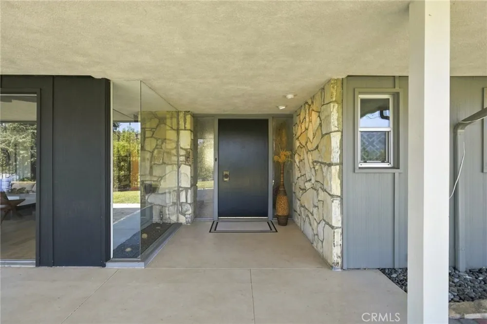 3608 Hampstead Road La Canada Flintridge, CA 91011