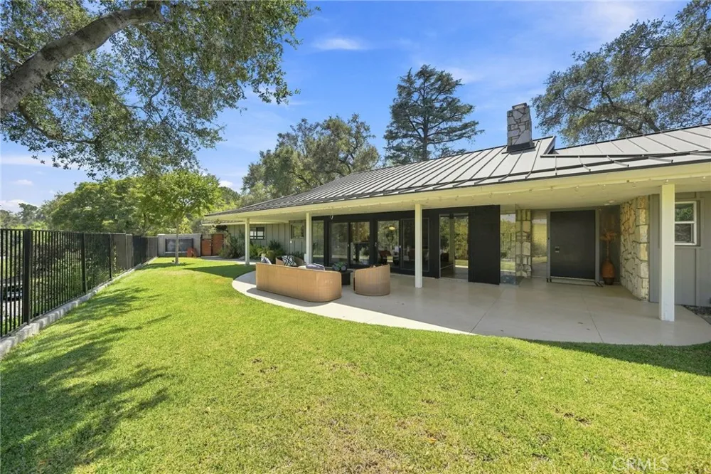 3608 Hampstead Road La Canada Flintridge, CA 91011