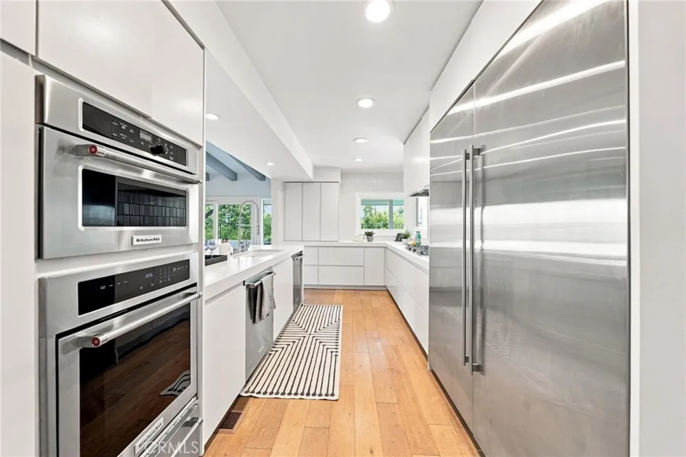 3608 Hampstead Road La Canada Flintridge, CA 91011