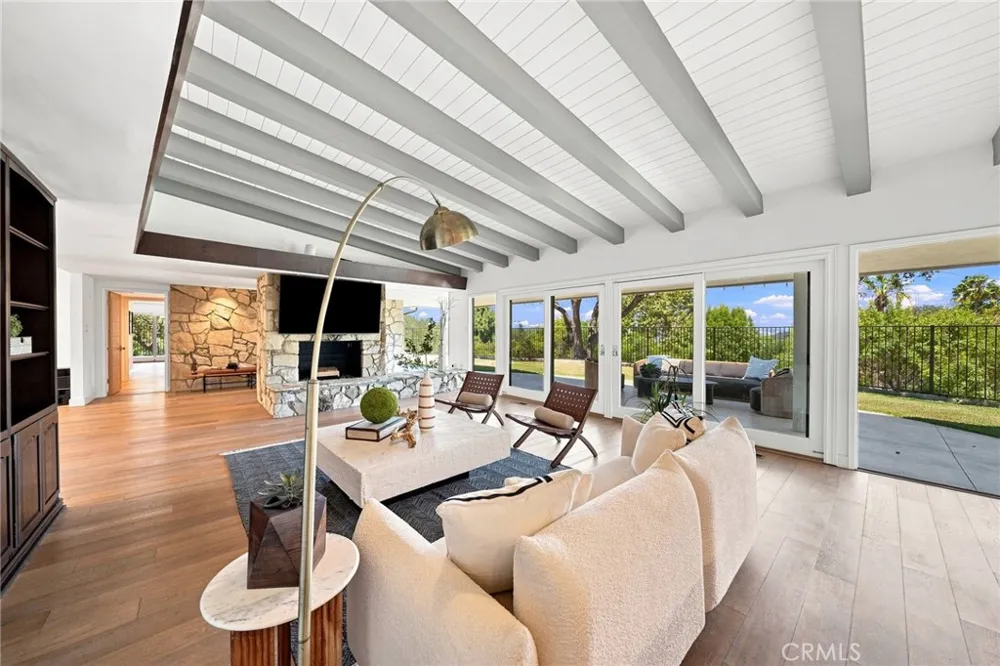 3608 Hampstead Road La Canada Flintridge, CA 91011