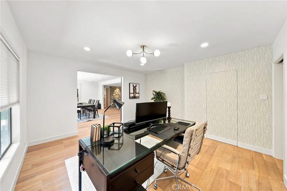 3608 Hampstead Road La Canada Flintridge, CA 91011