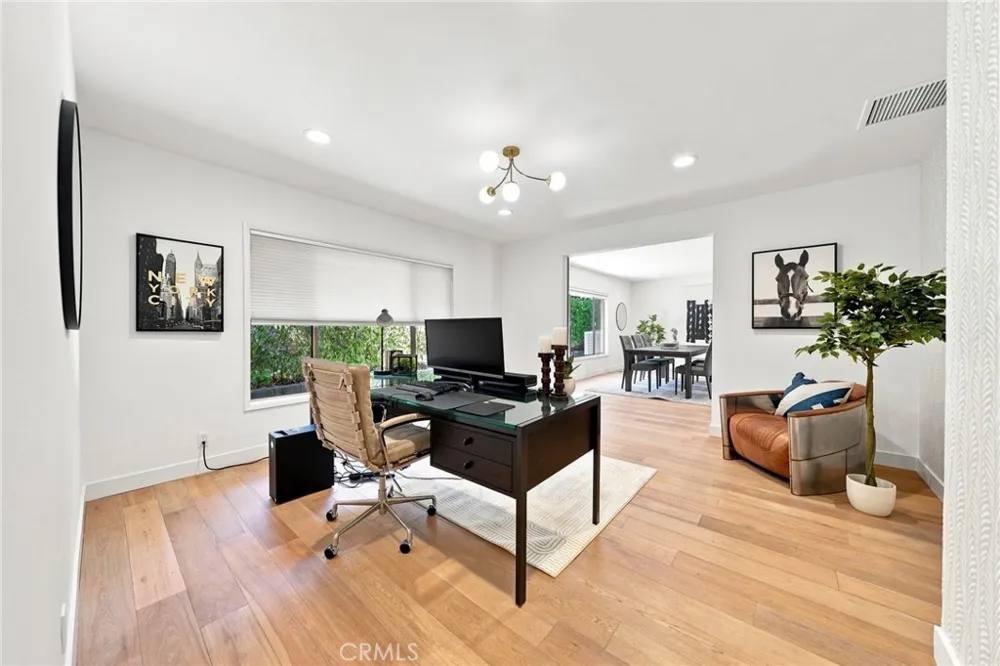 3608 Hampstead Road La Canada Flintridge, CA 91011