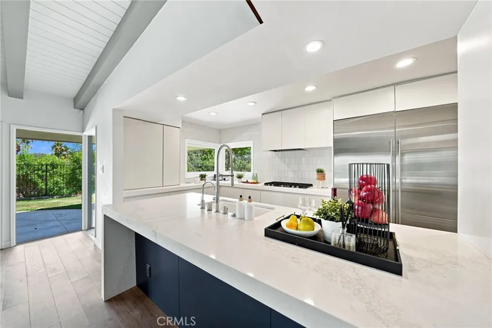3608 Hampstead Road La Canada Flintridge, CA 91011