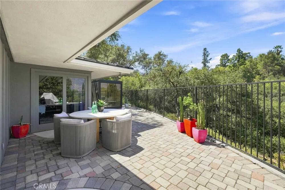 3608 Hampstead Road La Canada Flintridge, CA 91011