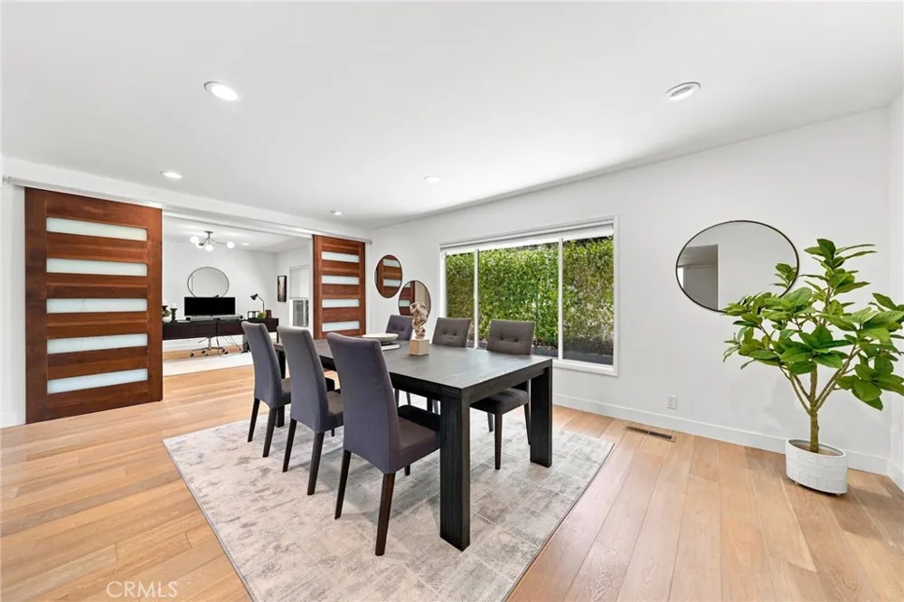 3608 Hampstead Road La Canada Flintridge, CA 91011
