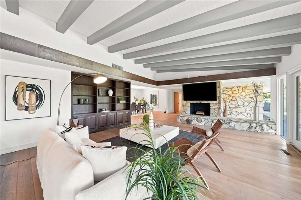 3608 Hampstead Road La Canada Flintridge, CA 91011