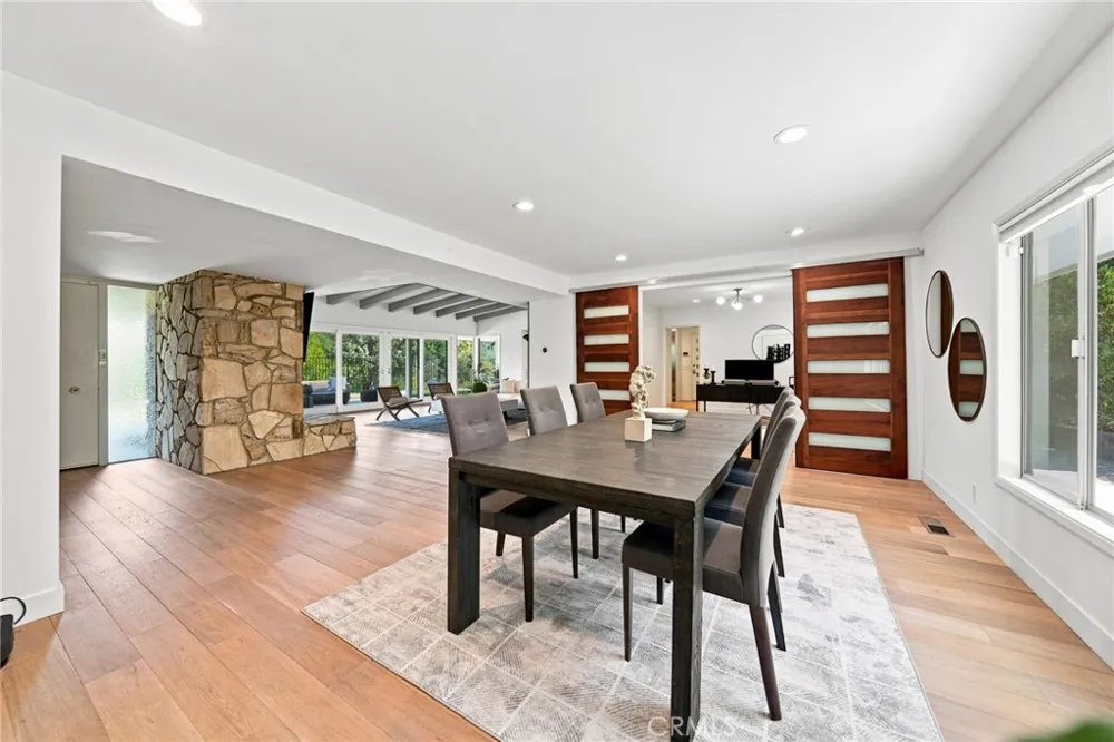 3608 Hampstead Road La Canada Flintridge, CA 91011