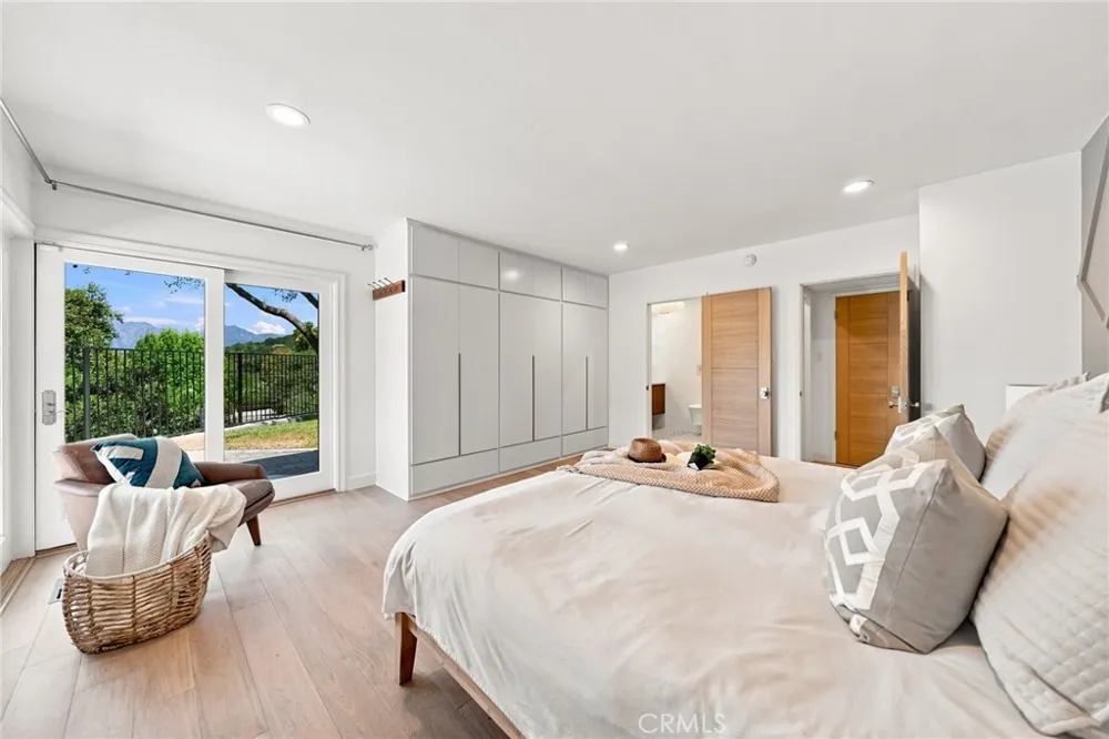 3608 Hampstead Road La Canada Flintridge, CA 91011