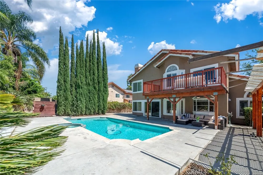 919 W 14th st Upland, CA 91786