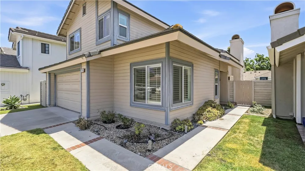 44 Silkberry Irvine, CA 92614