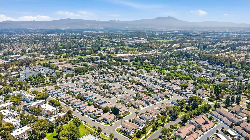 44 Silkberry Irvine, CA 92614