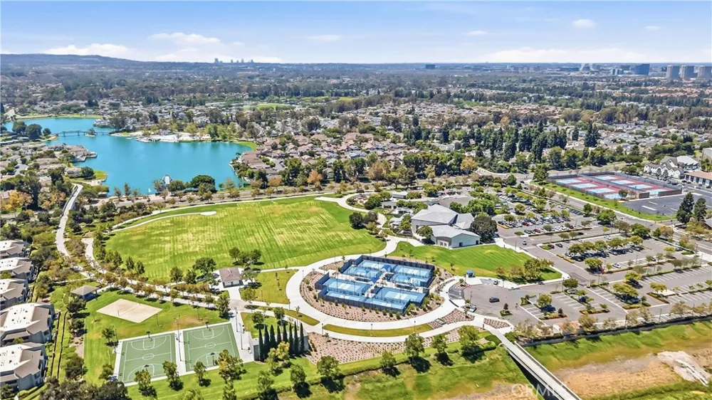 44 Silkberry Irvine, CA 92614