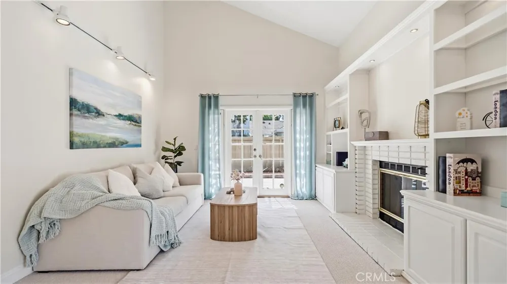 44 Silkberry Irvine, CA 92614