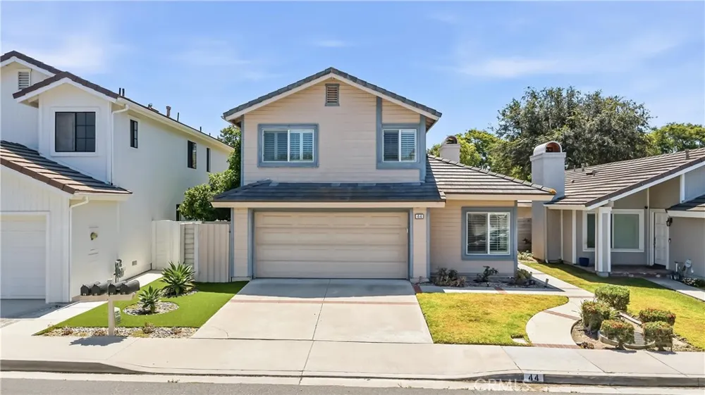 44 Silkberry Irvine, CA 92614
