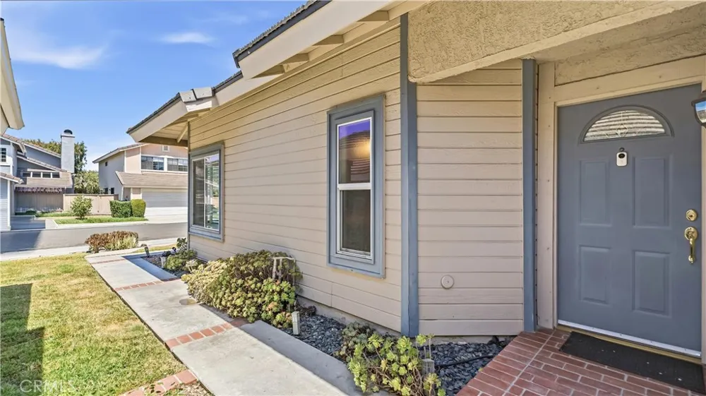 44 Silkberry Irvine, CA 92614