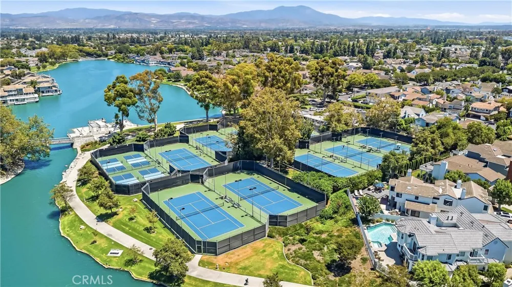 44 Silkberry Irvine, CA 92614