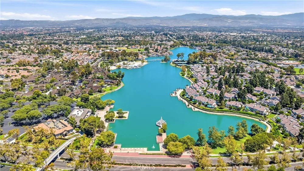 44 Silkberry Irvine, CA 92614