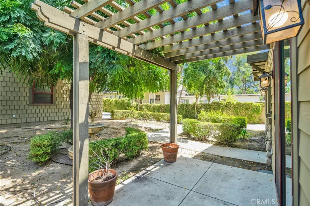 1590 Locust Pasadena, CA 91106