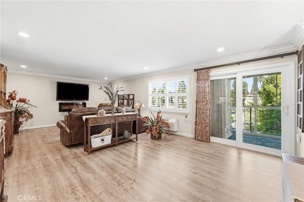 2355 Via Mariposa W #2C Laguna Woods, CA 92637