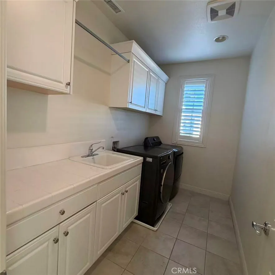 21 Barberry Lake Forest, CA 92630