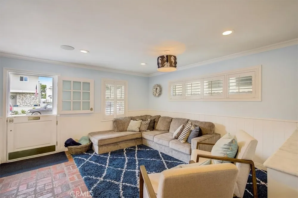 2128 Miramar Drive Newport Beach, CA 92661